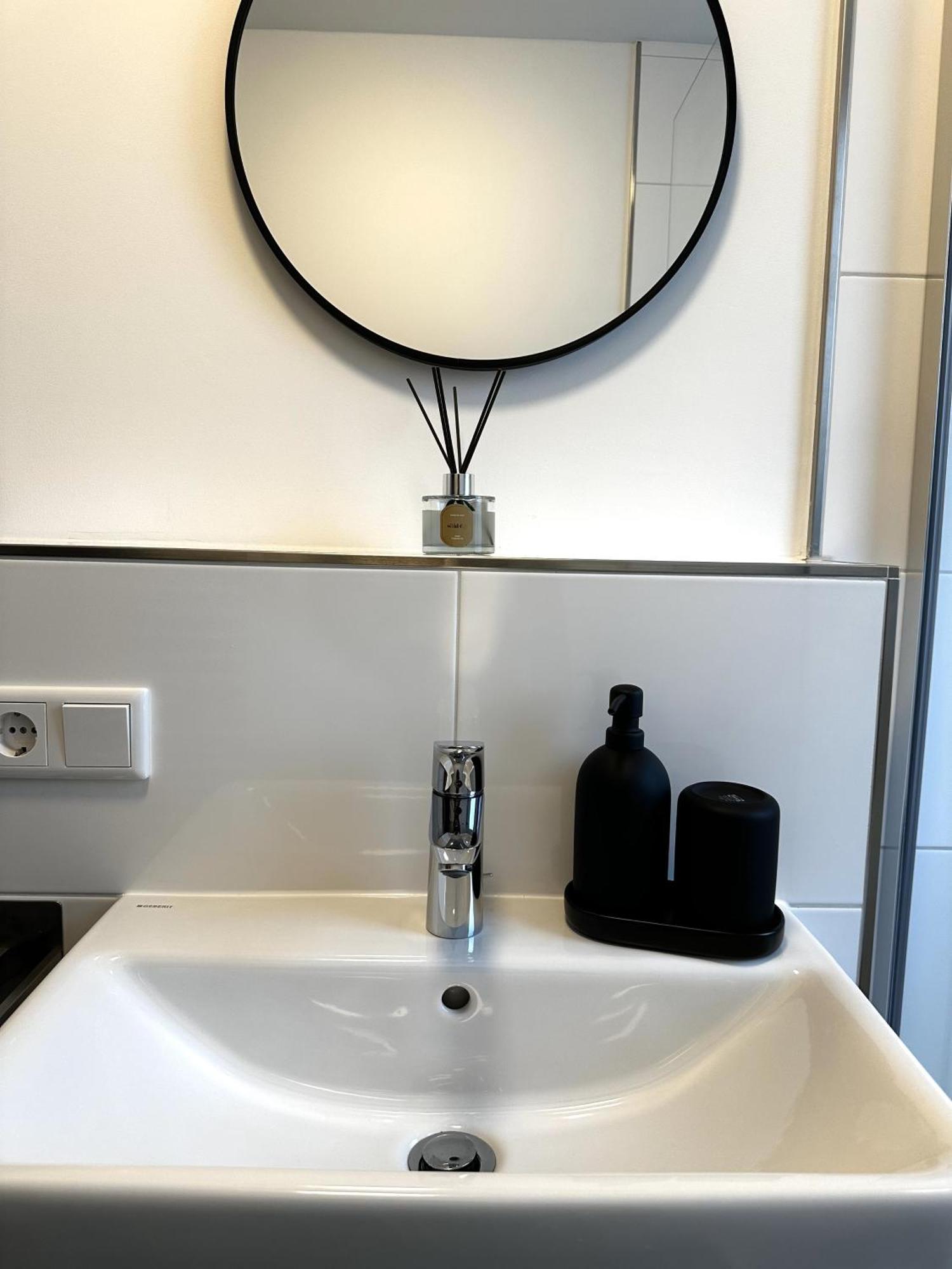 Rtr Essen - Fuer Bis Zu 8 Personen - Voll Ausgestattet - Zentral Limbecker Platz - Messe - Uniklinikum - Smart Tv - Modern Διαμέρισμα Εξωτερικό φωτογραφία