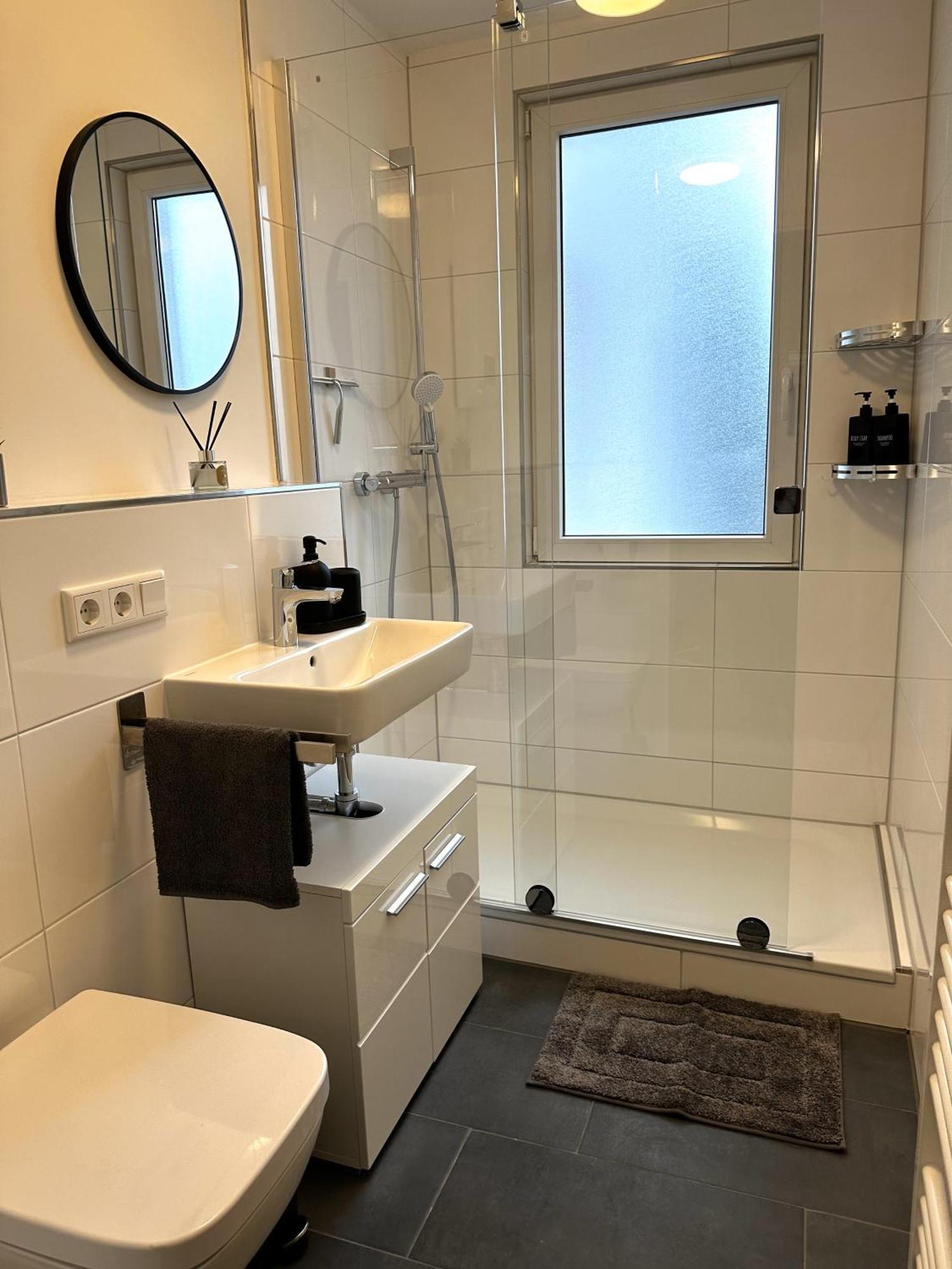 Rtr Essen - Fuer Bis Zu 8 Personen - Voll Ausgestattet - Zentral Limbecker Platz - Messe - Uniklinikum - Smart Tv - Modern Διαμέρισμα Εξωτερικό φωτογραφία